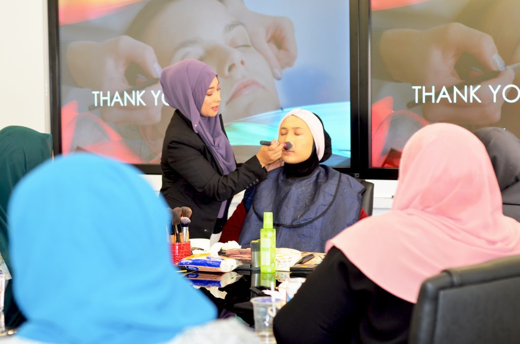 bengkel-solekan-aswara-demo-makeup-asas-solekan