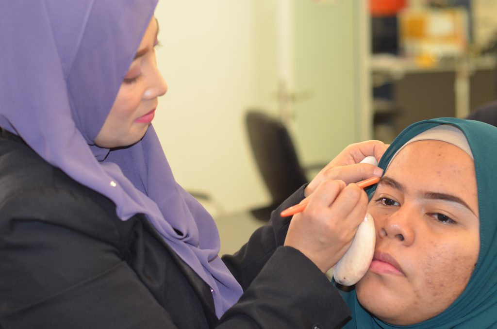 bengkel-solekan-aswara-demo-makeup-asas-solekan-teori-dan-praktikal