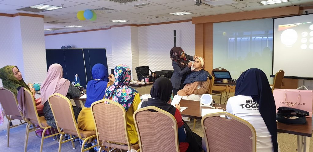 demo-solekan-makeup-harian