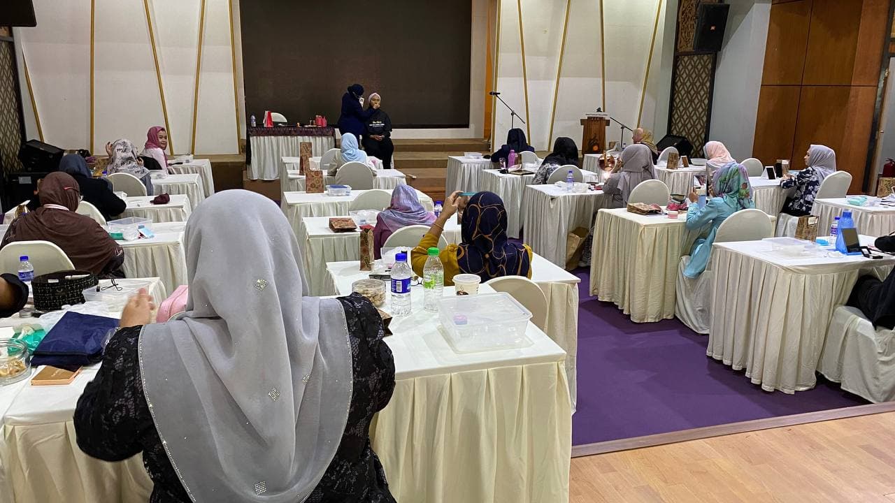 bengkel-solekan-asas-kraftangan-malaysia-demo-praktikal-2021